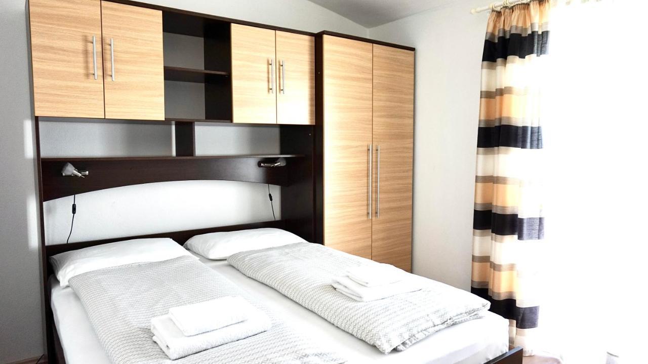 Apartments Maris Starigrad Paklenica Bagian luar foto
