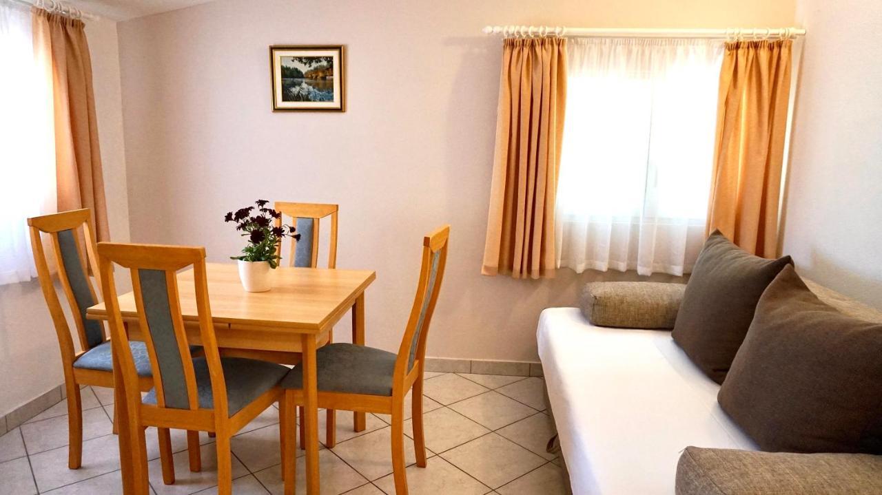 Apartments Maris Starigrad Paklenica Bagian luar foto