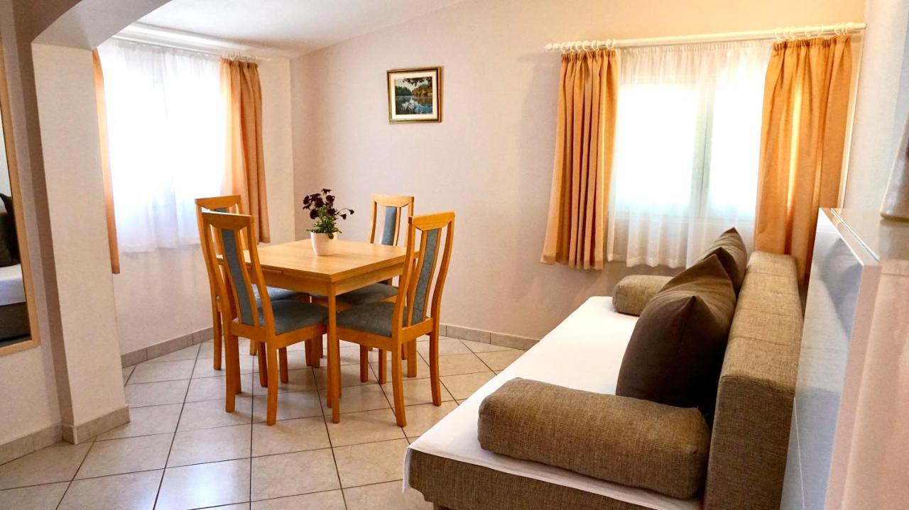 Apartments Maris Starigrad Paklenica Bagian luar foto