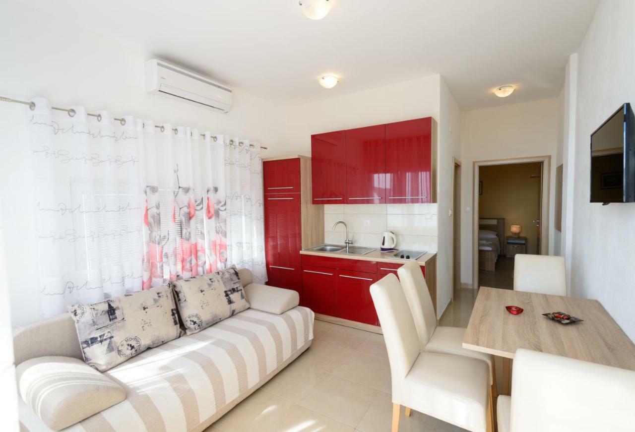 Apartments Maris Starigrad Paklenica Bagian luar foto