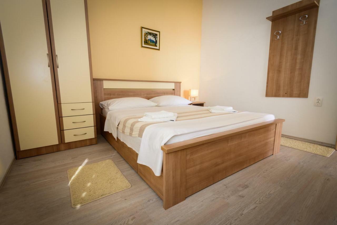 Apartments Maris Starigrad Paklenica Bagian luar foto