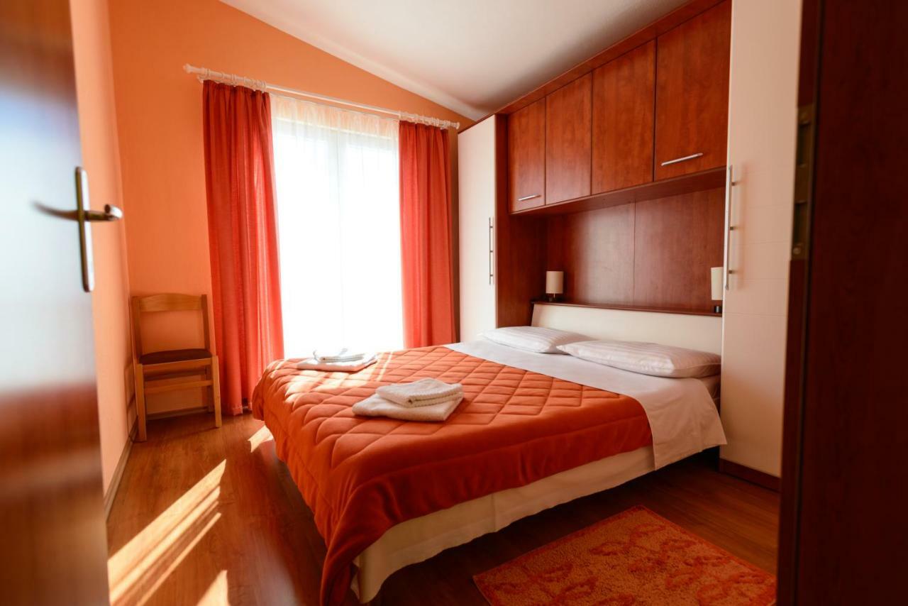Apartments Maris Starigrad Paklenica Bagian luar foto