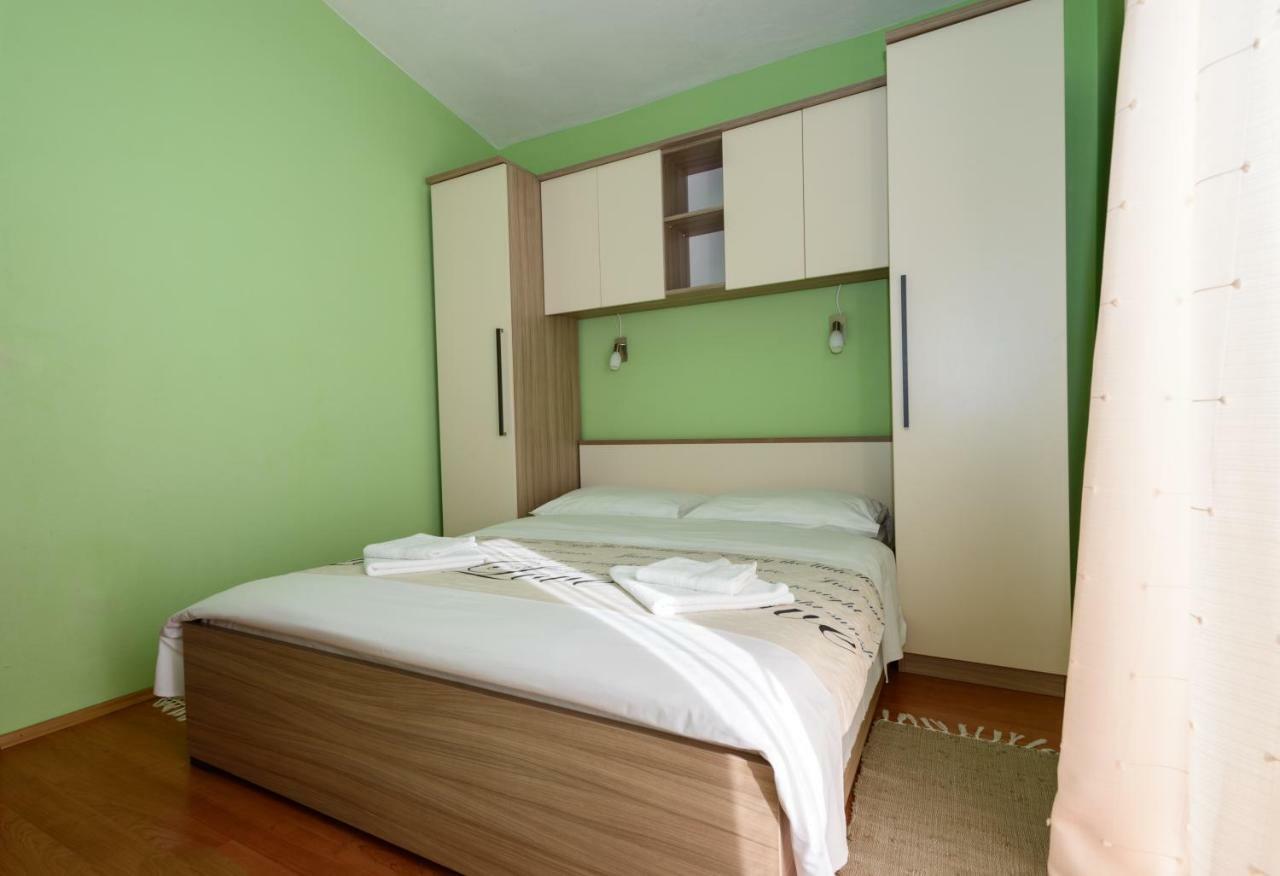 Apartments Maris Starigrad Paklenica Bagian luar foto