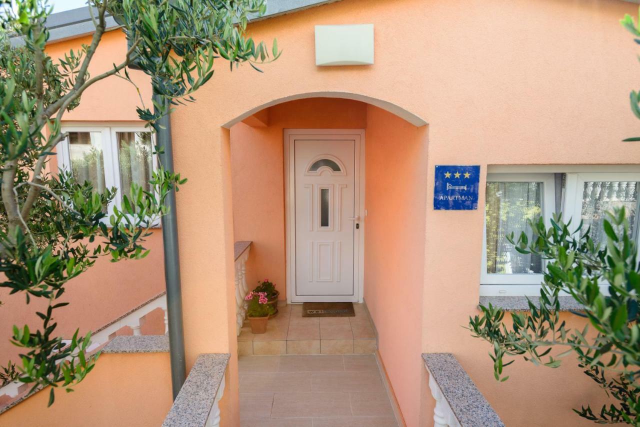 Apartments Maris Starigrad Paklenica Bagian luar foto