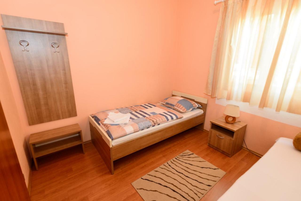 Apartments Maris Starigrad Paklenica Bagian luar foto